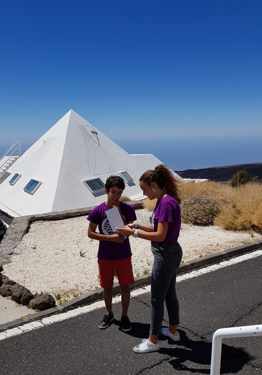 🚀Hoy los grupos #TheScienteast🔬 #SabiduríaUniversal🌎y #LosBotánicosCósmicos🌱 del #CCTCanarias_2019 visitan el 📍Observatorio del Teide🔭del <a href="/IAC_Astrofisica/">IAC Astrofísica</a> para continuar con el 2º reto científico👨‍🔬👩‍🔬 Caracterización del interior de estrellas de tipo solar🔍🌌☀️con <a href="/EffPena/">Antonio Eff Darwich Peña</a>