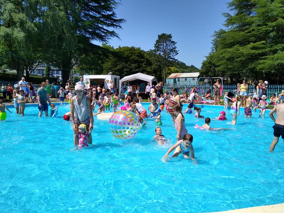 Thanks to the fantastic volunteers and supporters Treorchy pool is now open for the summer!! How lucky are we to have this fantastic facility especially with the weather like this!

Well done everyone!!!