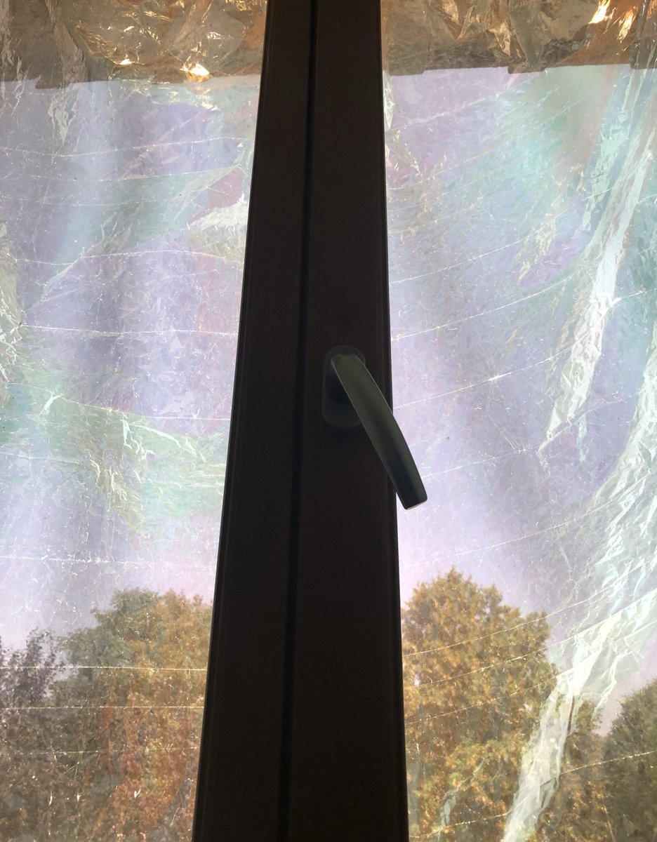 sim_leo's tweet image. Coupez la clim et achetez des couvertures de survie ! En exposant la face dorée à l’ext (oui il faut qu’elles soient à l’extérieur pas à l’intérieur) de vos fenêtres et Velux vous gagnez 10 degrés facile 🤷🏼‍♂️. #MardiConseil #GretaThunberg #GretaThumberg #canicule2019