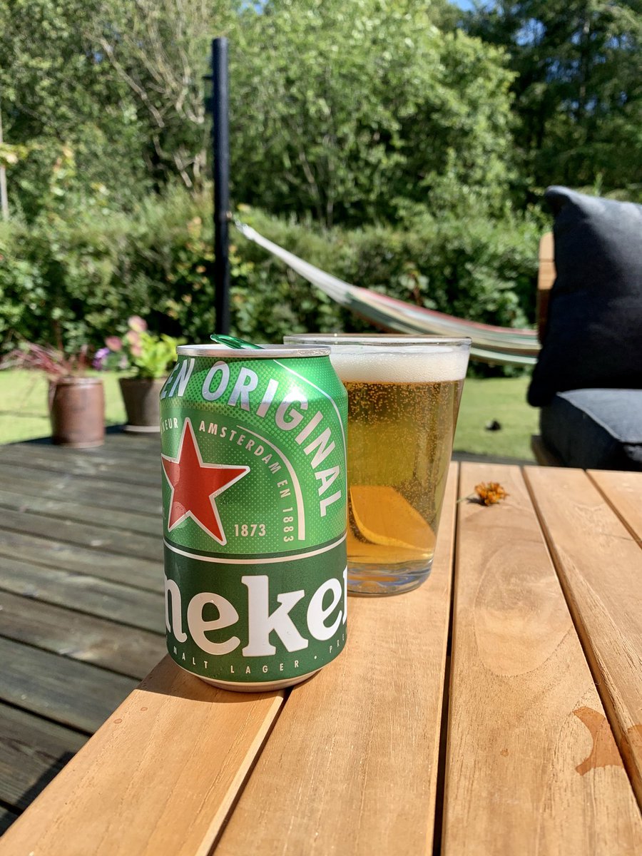 Olloven's tweet photo. .@Heineken er præcis, hvad #Heineken skal være: En læskende pilsner til det internationale marked. Måske den perfekte pilsnerøl til den danske sommer? - Selvfølgelig i skarp konkurrence med en Grøn @Tuborg. 😉☀️🍻 #ØLLØVEN #dagensøl https://t.co/qO7sBelr2S