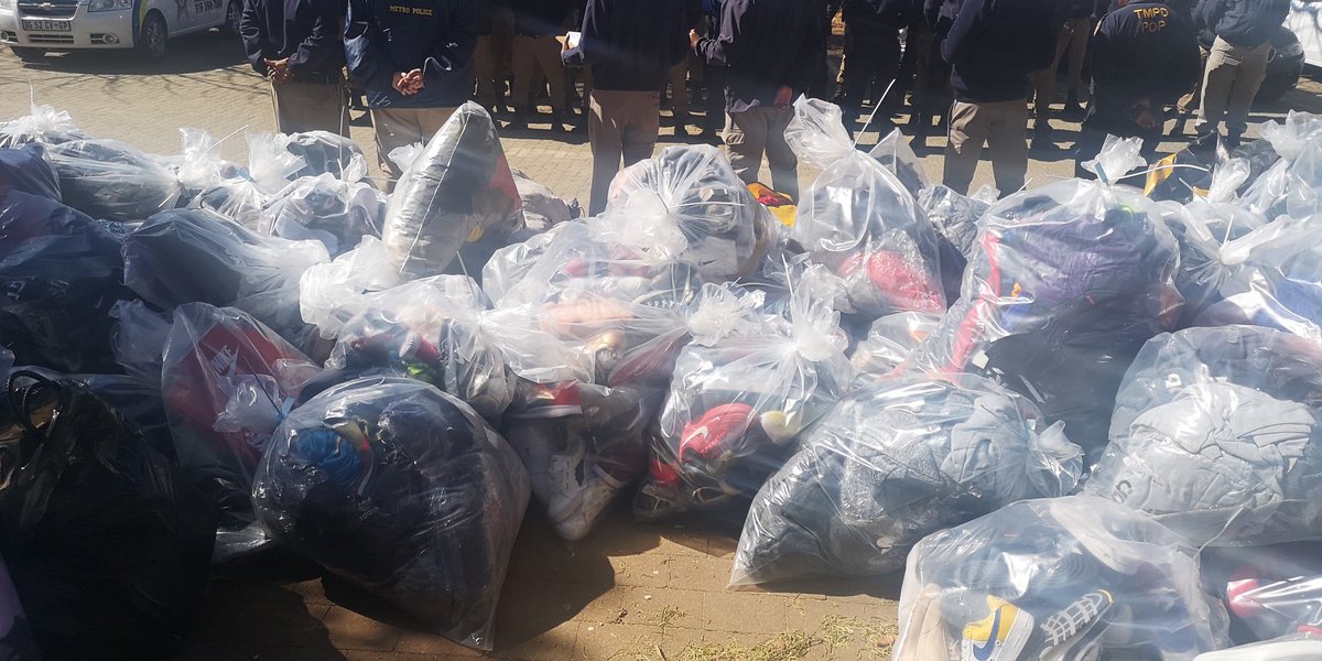 TMPDSafety's tweet image. facebook.com/75132359831841…
Counterfeit goods with an estimated value of R5 million confiscated today during a joint operation in Marabastad with other law enforcement agencies and brand owners. #TMPDSafety