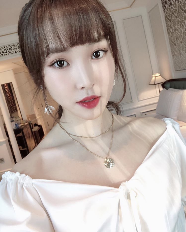 YujuBrasil's tweet photo. [#INSTAGRAM] Atualização da #Yuju no Instagram do #GFRIEND

"Yuju que está observando os Buddies"

▶️ https://t.co/ffWrHrsM3u https://t.co/2GkULHWmbr