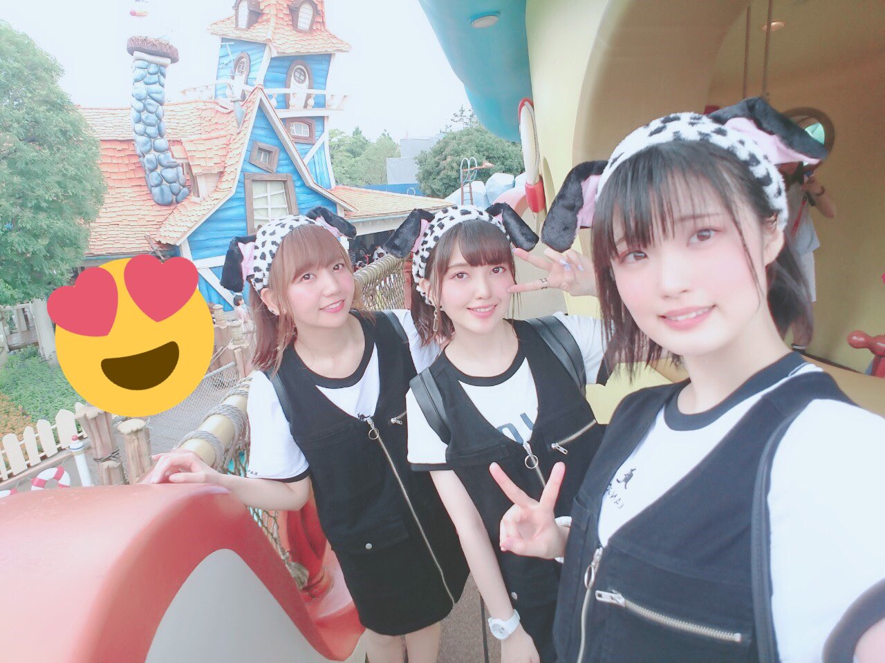 鬼頭明里 ディズニー行きたい行きたいってずっと言っててさ でも全然三人のスケジュール合わなくてさ 何年越しに夢が叶ってさ そらお揃いの服買ってはしゃいじゃうよね