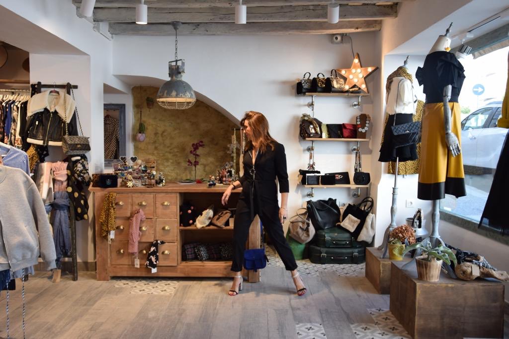 MTrasquila's tweet photo. ¡Buenas tardes! Comenzamos una nueva etapa en twitter con muchísima ilusión. Nos gustaria conocer qué os apetece ver aquí. Fotos de nuestras modelos, de las clientas... Queremos que seáis vosotras las que llevéis la cuenta y la llenemos entre todas de ilusión ❤️🐞 https://t.co/EVd2M0xBKL