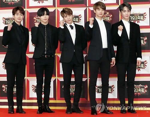 tanitarun2002's tweet photo. SHINee is like a interesting book for me which has 5 parts with different topics each book have its own charm, unique way to gave inspiration, this books is like a beautiful journey, I want to read these books forever to experience several good things 📚📚📚📚📚#SHINee https://t.co/AcCeFdUG6M