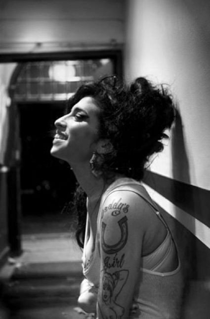 sallygis's tweet image. Es verdad un año más
🖤 #AmyWinehouse 🖤
#DonPoderoso