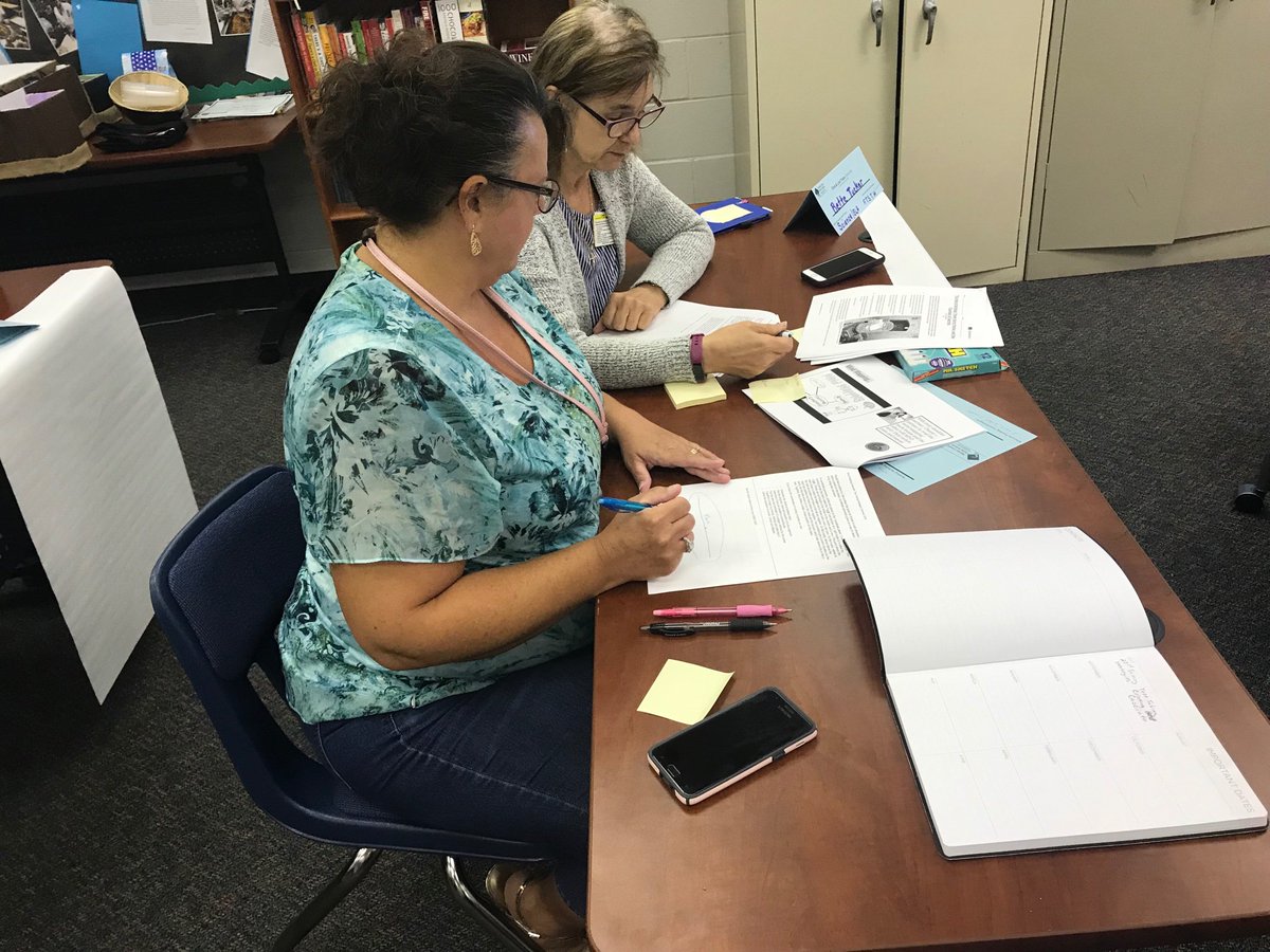 MissC_HBE's tweet photo. Working on how to make a ‘Mind Map’ today in ‘Empowering Students: Strategies for Test-Taking’! The day is off to a great start! https://t.co/Revc4qgnWM