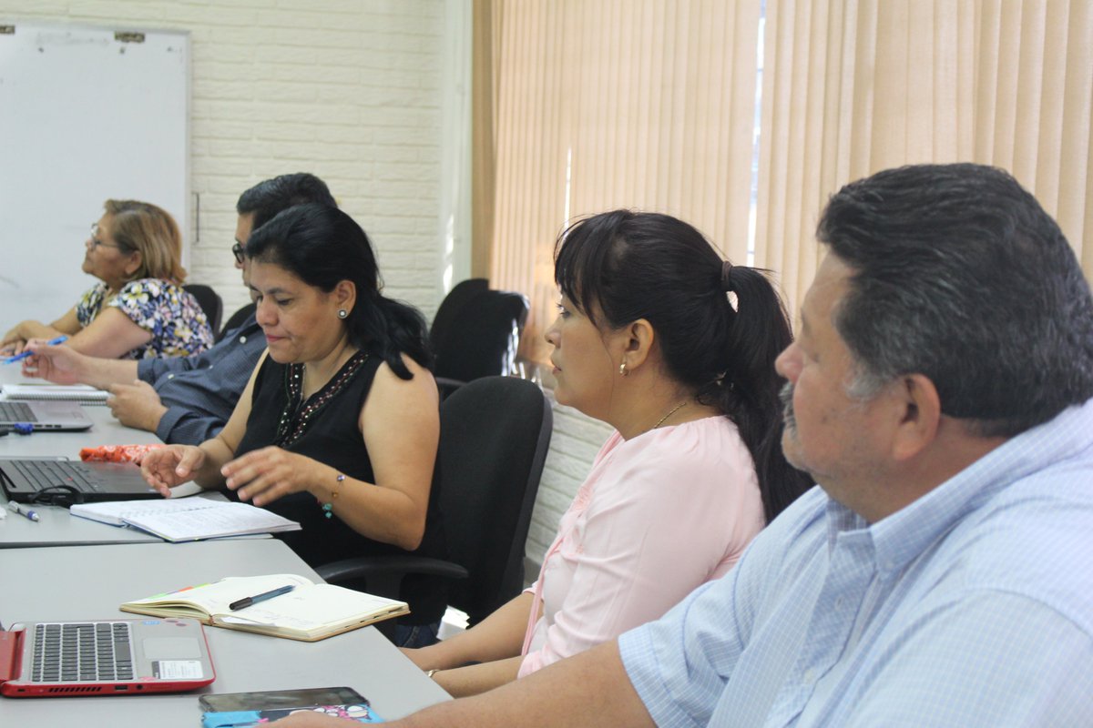 Modalidades_sv's tweet image. Junto a @OIMCentroAmer estamos diseñando un módulo especializado en migración, para proveer a los docentes de herramientas para un mejor abordaje de esta temática con adolescentes de diversos centros escolares del país; y prevenir la migración irregular en niños y jóvenes.