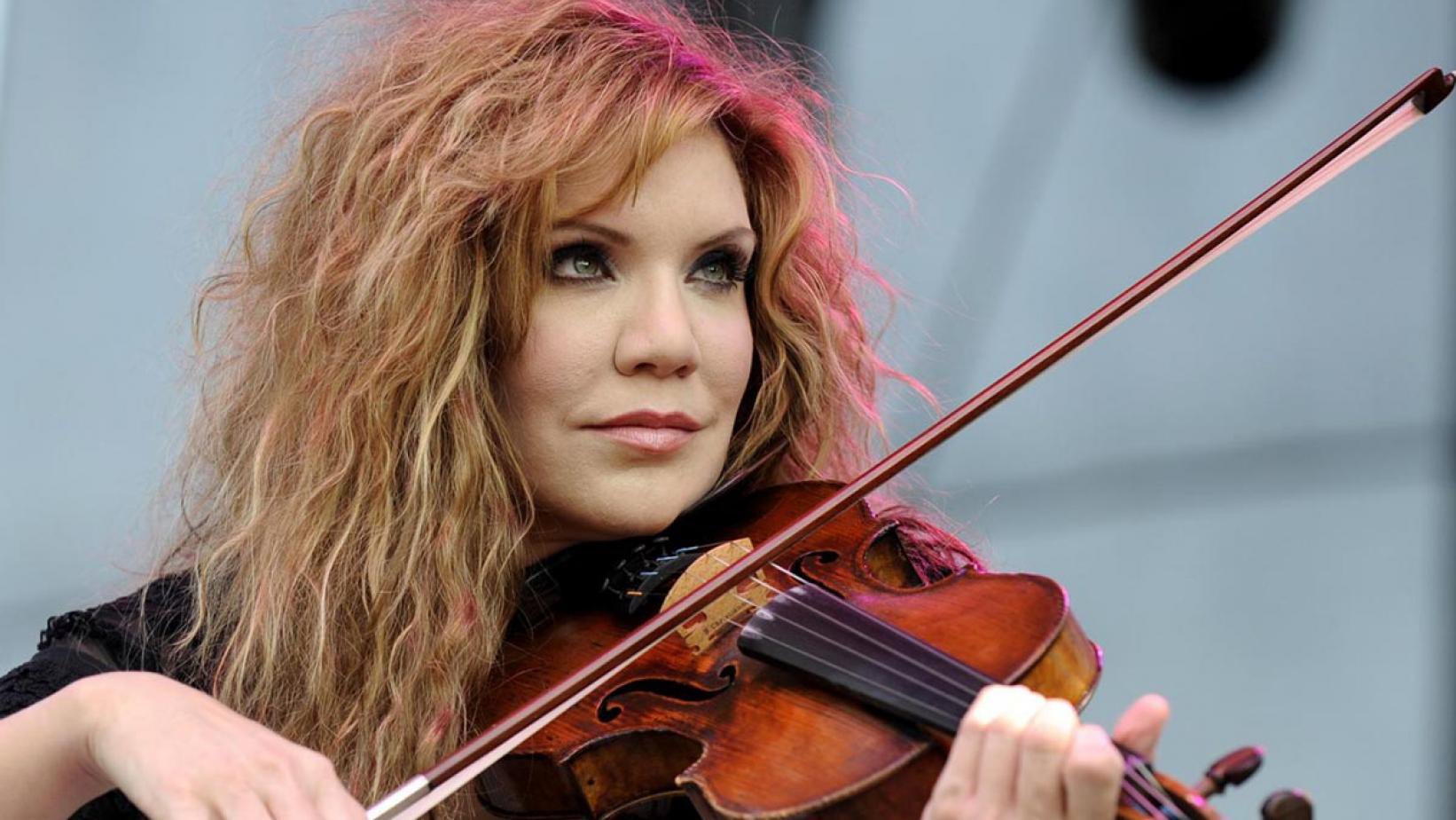 Happy 48th Birthday to bluegrass-country singer and musician, Alison Krauss! 