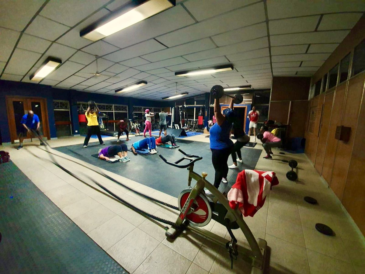 EvesStudiosZw's tweet photo. Eve’s Fitness Studios, Standard Chartered Sports Club, Malborough, HIIT class this evening with Farai. JOIN THE EVE’S FITNESS MOVEMENT
#bodybyeves
#Beinspired
#Staymotivated https://t.co/mLz7cTmUs2