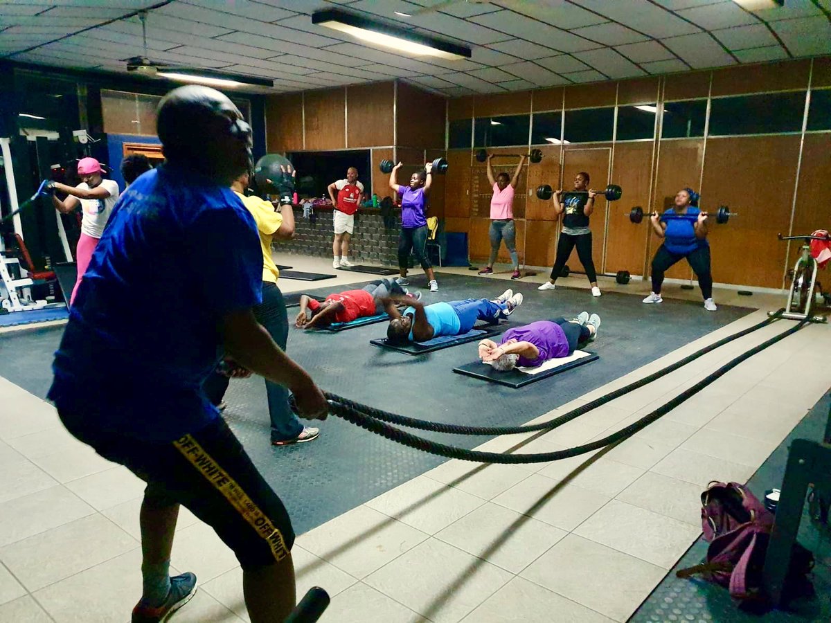 EvesStudiosZw's tweet photo. Eve’s Fitness Studios, Standard Chartered Sports Club, Malborough, HIIT class this evening with Farai. JOIN THE EVE’S FITNESS MOVEMENT
#bodybyeves
#Beinspired
#Staymotivated https://t.co/mLz7cTmUs2