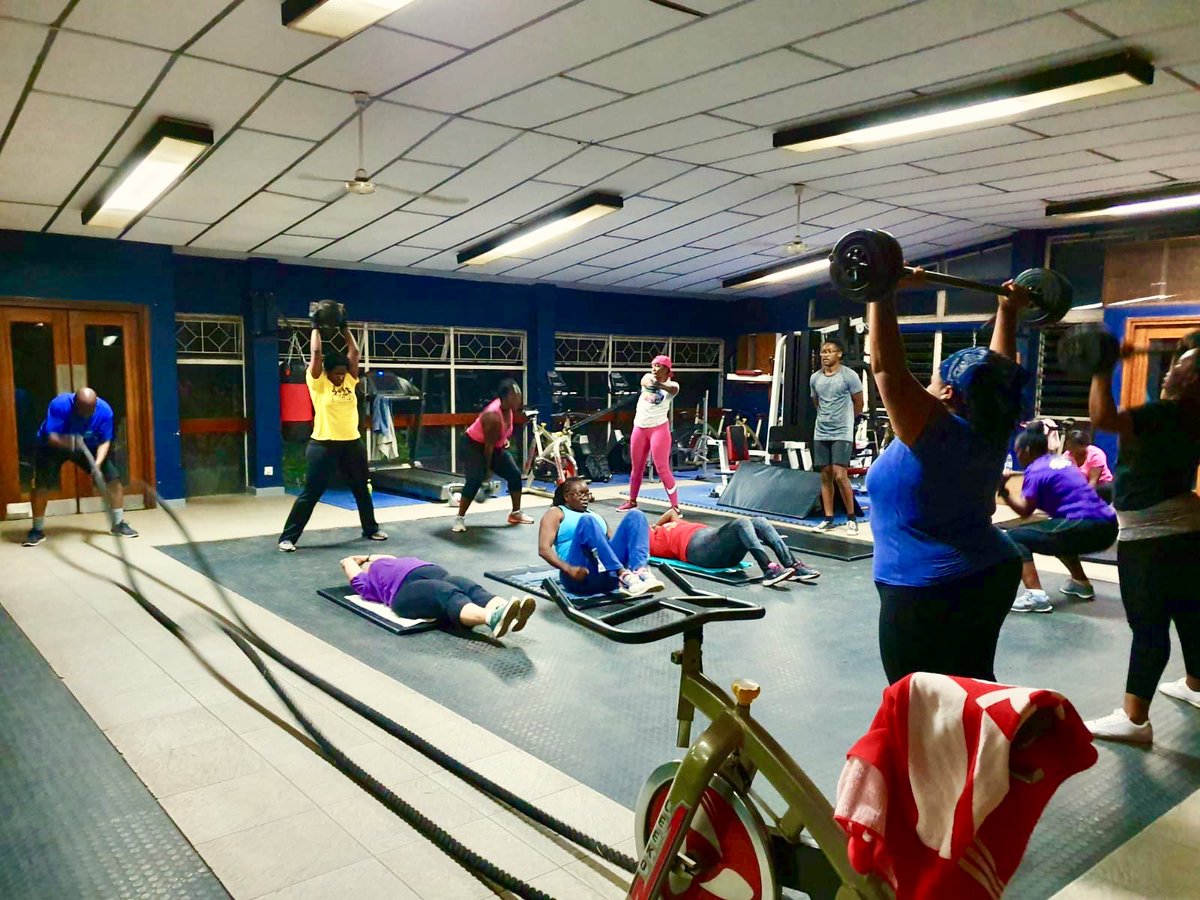EvesStudiosZw's tweet photo. Eve’s Fitness Studios, Standard Chartered Sports Club, Malborough, HIIT class this evening with Farai. JOIN THE EVE’S FITNESS MOVEMENT
#bodybyeves
#Beinspired
#Staymotivated https://t.co/mLz7cTmUs2