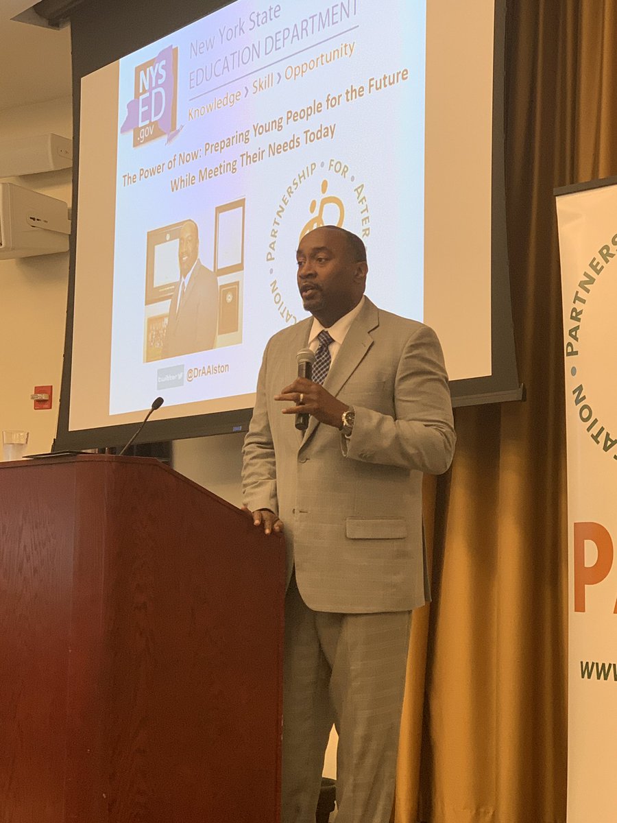 BrathwaiteYM's tweet image. Great PM kickoff by @DrAAlston NYS Education Dept: Just like you can’t eat rotten food, you can’t have rotten thoughts. Just like you can’t breathe in toxic air, you can’t have toxic people in your life. #PASEcon19 #dropknowledge