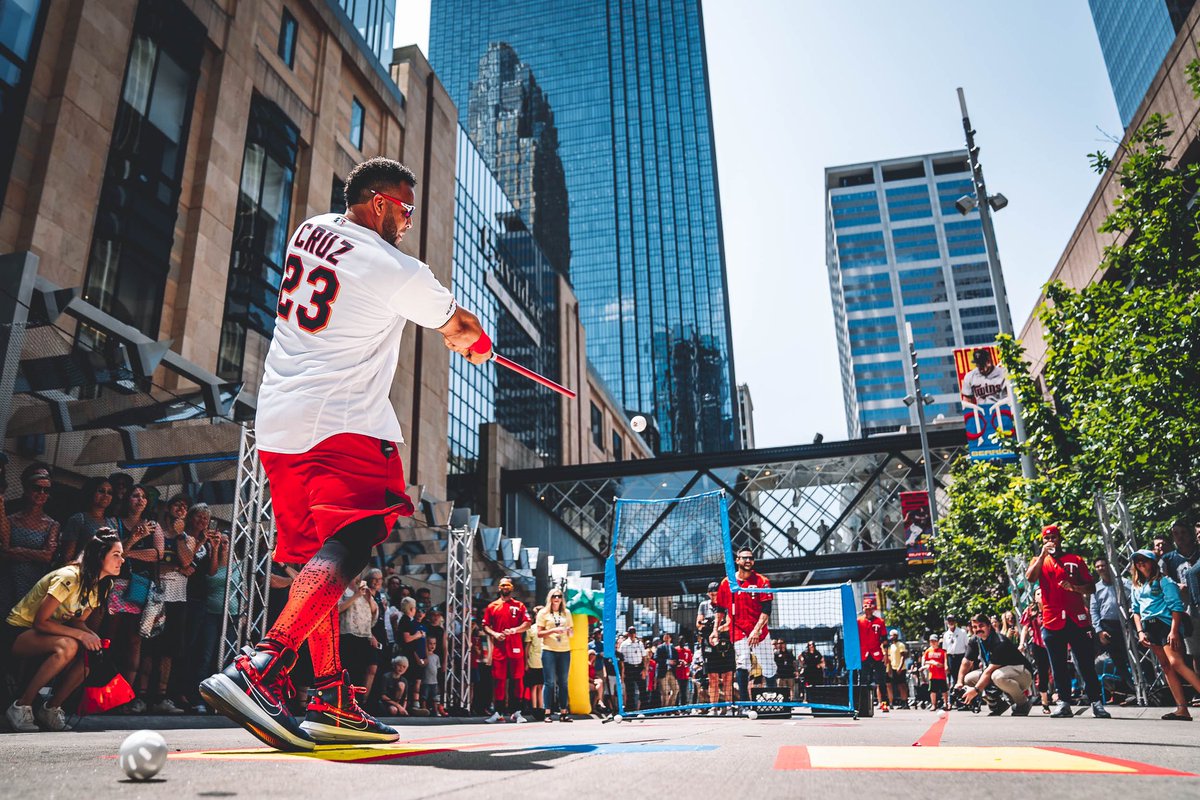 TwinsPics's tweet photo. The @Twins take over Nicollet Mall. #MNTwins https://t.co/M2mgoevjiP