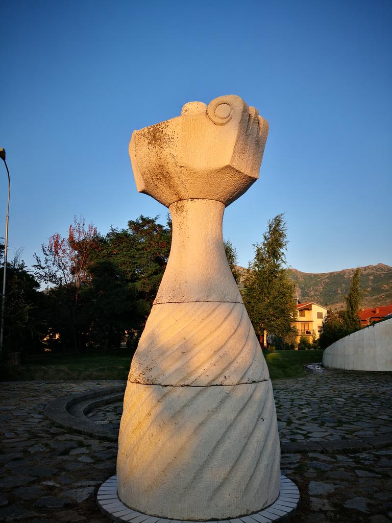 GestaubSaugt's tweet photo. "Mound to the Unbeaten" #Prilep #spomenikdatabase Bogdan Bogdanović https://t.co/8KJ5DWuALi