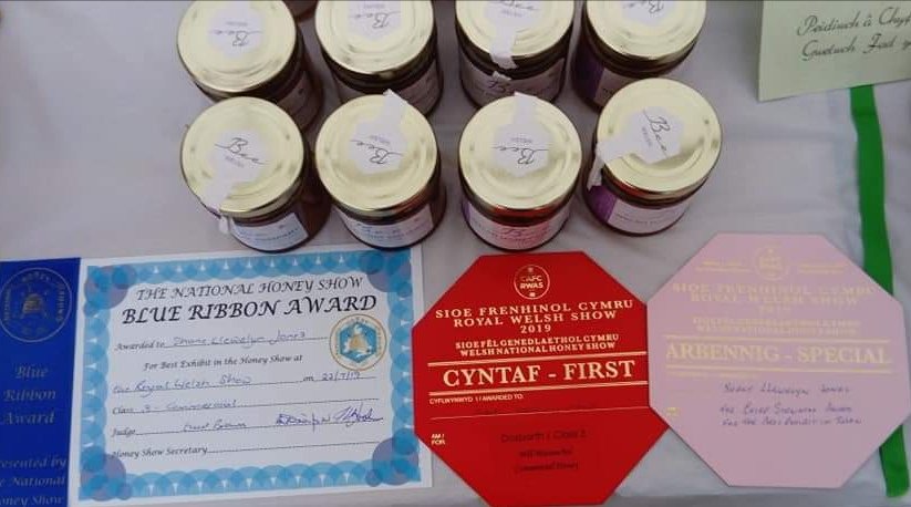 LlanwrtydHerit's tweet photo. Many congratulations to Shane Jones from Builth and his 'Bee Honey' who won several prizes in the Royal Welsh Show 2019.

   🐝🐝🐝🐝🐝🐝🐝🐝🐝🐝🐝

Pop into the Llanwrtyd Heritage &amp; Arts Centre to buy a pot of this award-winning honey! https://t.co/ARegGdxfVm