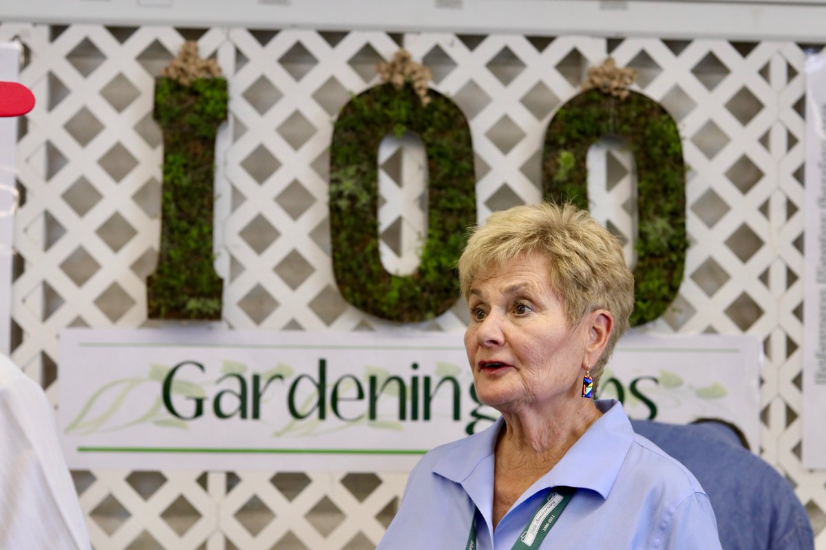 UDcanr's tweet photo. Master Gardeners Steve De Carlo and Carol Johnson are in action with gardening tips at @DelStateFair. @UDExtension #UDExt #Gardening #DelStateFair #StateFairUD https://t.co/dcMthJ54ku