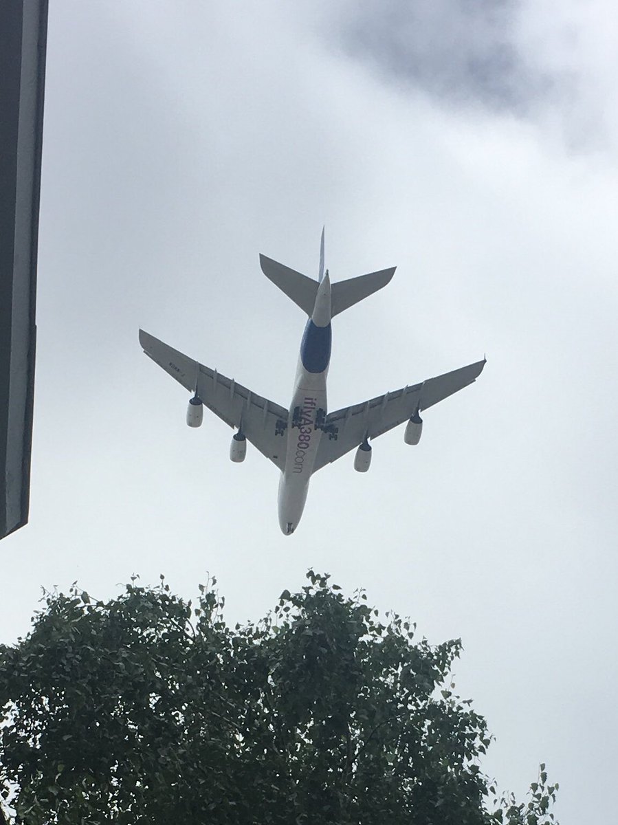 MeoTio's tweet photo. C��est normal un #Airbus #A380, survolant #Nantes, vendredi dernier (19/07/19) vers 11h10 avec le train d’atterrissage sortie alors qu’il n’est pas censé atterrir à Nantes? https://t.co/a3YvMPS819