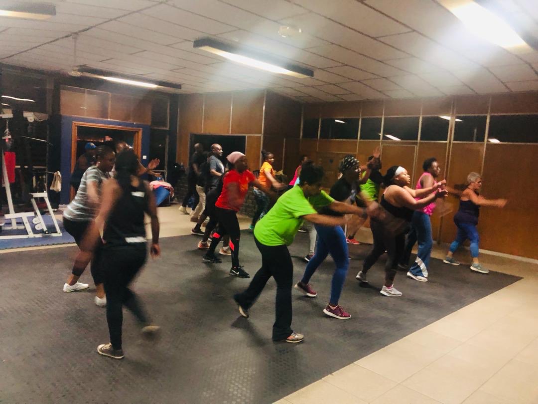EvesStudiosZw's tweet photo. Eve’s Fitness Studios, Standard Chartered Sports Club, Malborough, STRONG BY ZUMBA Mondays with Lucy. JOIN THE EVE’S FITNESS MOVEMENT
#bodybyeves
#Beinspired
#Staymotivated https://t.co/HV1QpWwzNU