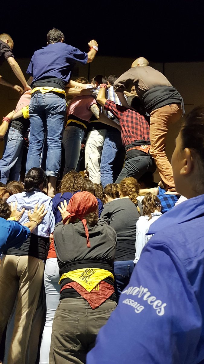 CanalMarrec's tweet image. Important la concentració a #assaig @Marrecs #FMSalt19 #JuliolMarrec #OrgullMarrec #SangBlauter