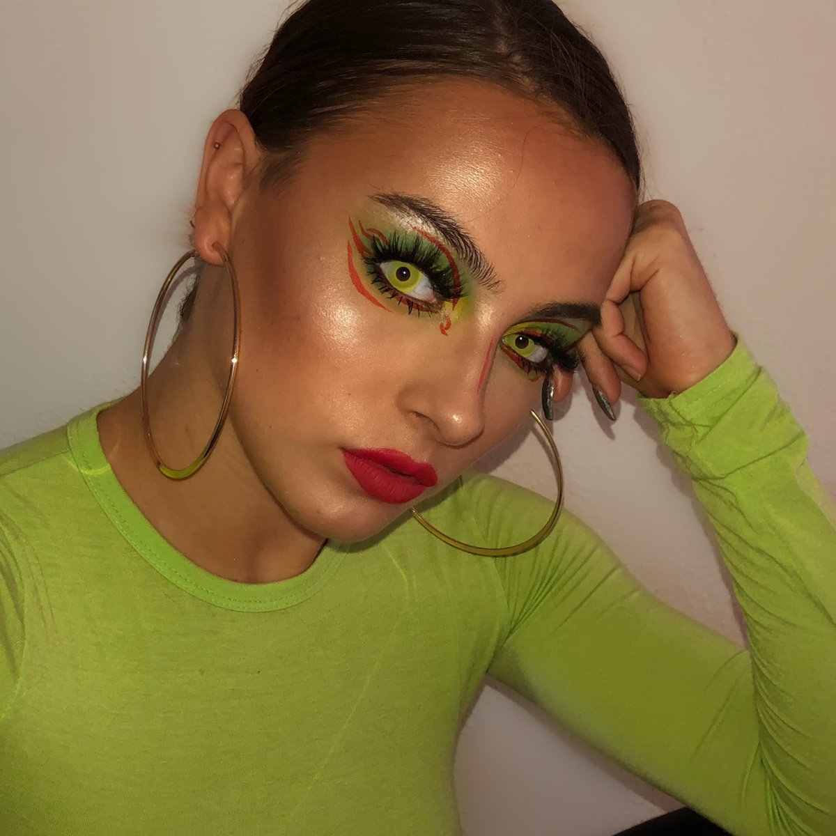 tharazytik's tweet photo. @jamescharles x @morphebrushes palette @suvabeauty cherry aqua liner for details @lillylashes Miami lashes
@fashionlentilles in Yellow out 
#fashionlentilles #graphicliner #undiscoveredmuas #highlighteronfleek #ofracosmetics #eyelinertutorial #lineronpoint #amrezyshoutouts #mua https://t.co/a6z41v45DF