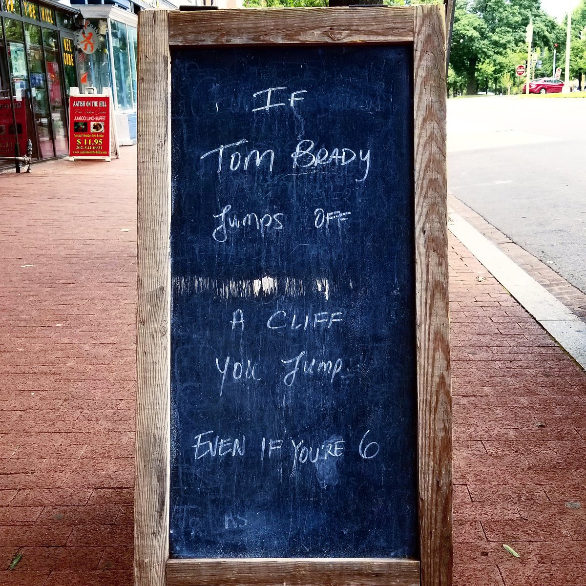 BarrelDC's tweet image. Everyone knows someone who will follow @TomBrady anywhere.
#BarrelSign
#ifyoujumpijump