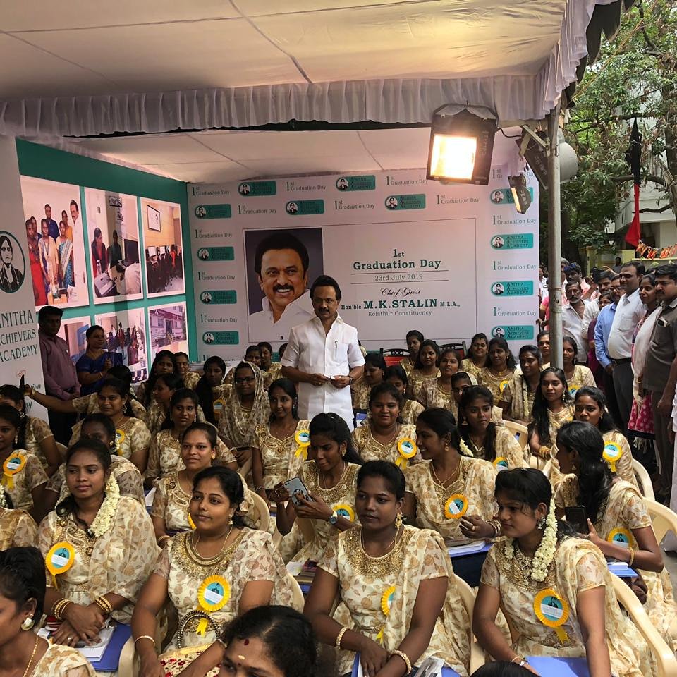 prakashyuva123's tweet photo. அனிதா கனவை நினைவாக்க ஆயிரமாயிரம் அன���தாக்களுக்கு உதவி செய்யும் கழக தலைவர் நாளைய முதல்வர் @mkstalin அவர்கள்..
@isai_ @PKSekarbabu #DMKCARE https://t.co/GuPjUemy80