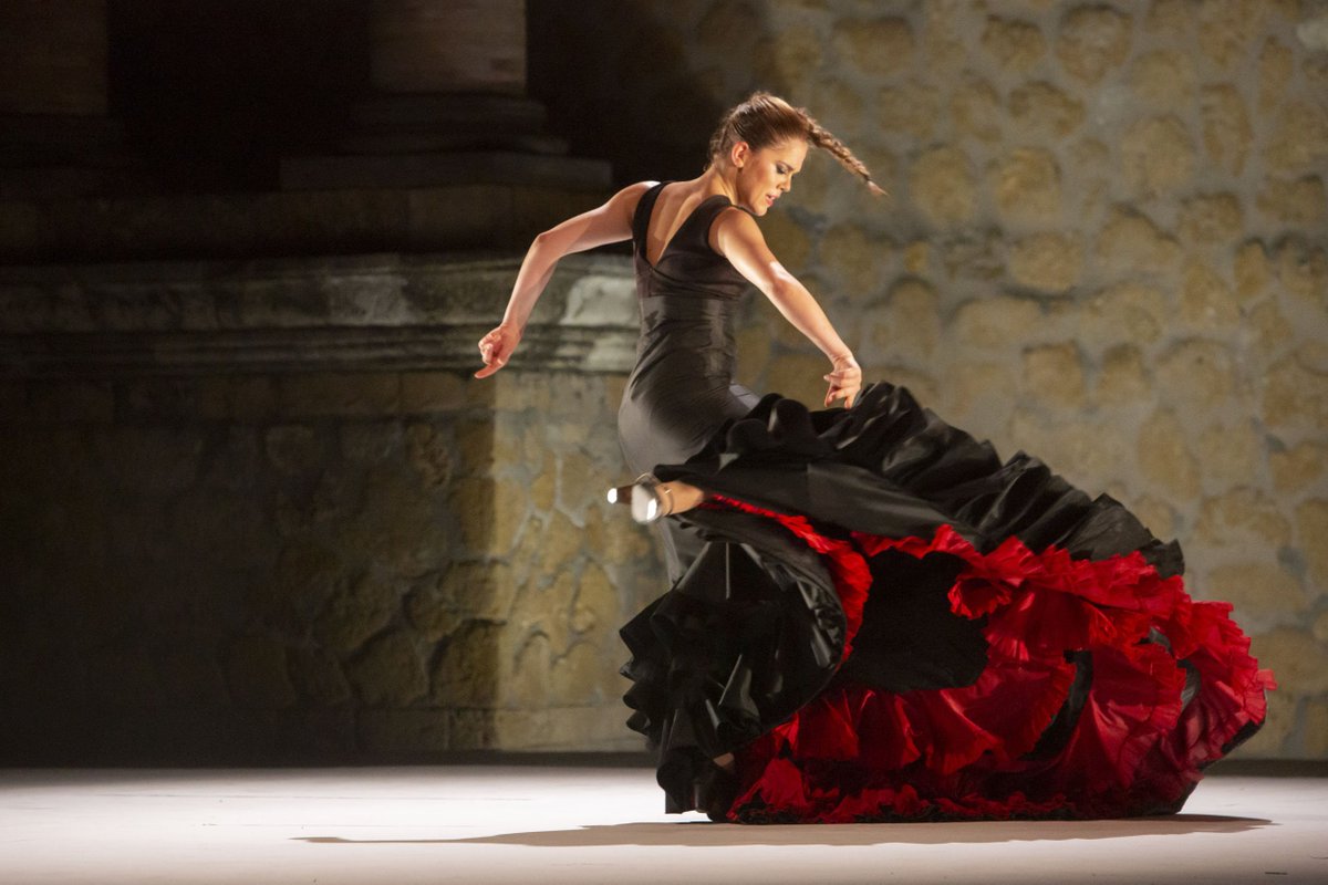 Patricia Guerrero presentó en el Teatro Romano de Itálica su #Distopía. Así habló la propia creadora de su propuesta para #Itálica2019 

youtube.com/watch?v=79gWmN…