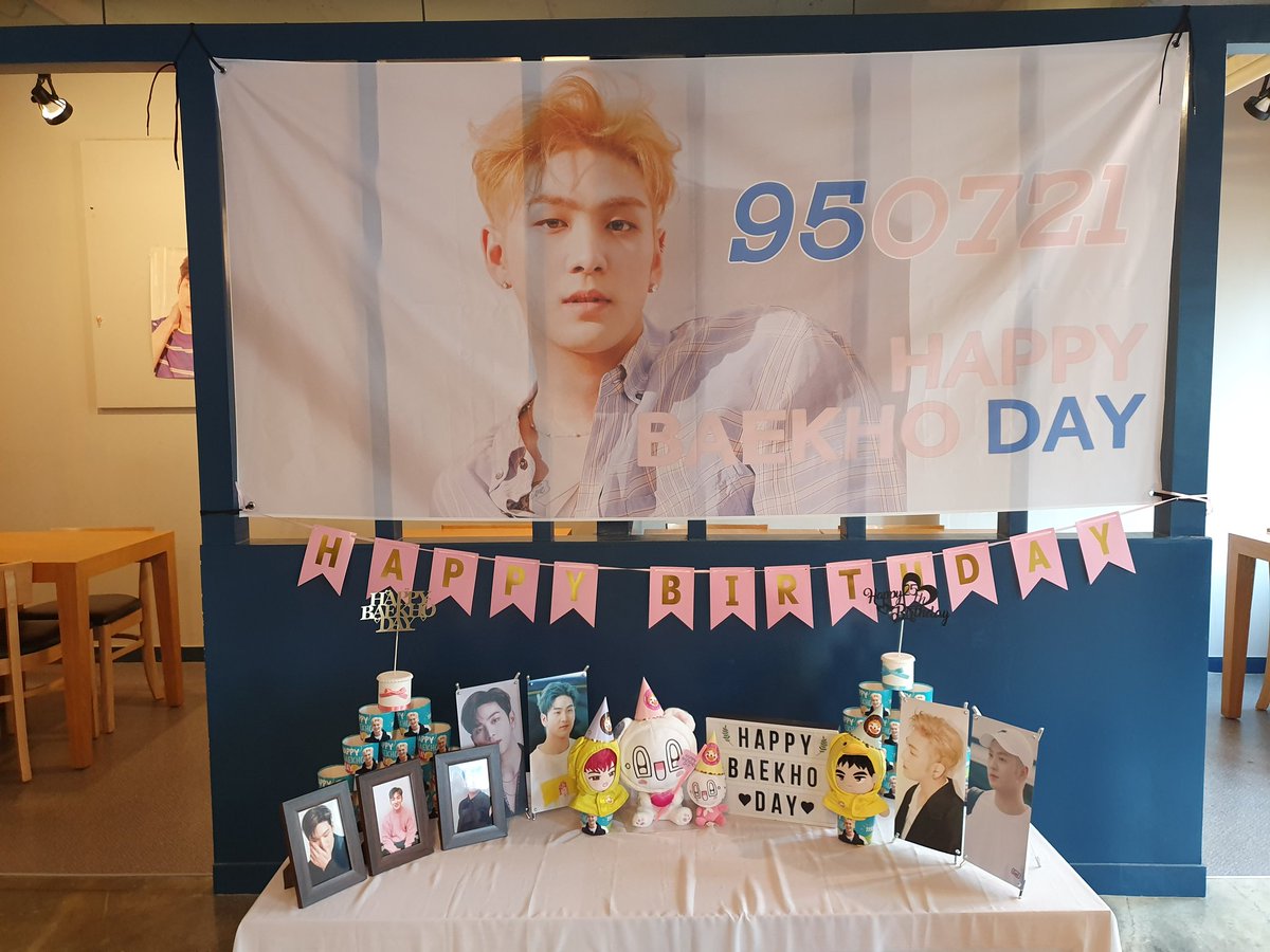 onlyforBaekho's tweet photo. 19. 문금이네
동탄절은 지났지만 마지막으로 한번 더 기념하고싶어 문금이네 방문했어요. 음료도 맛있었고, 2층에 예쁘게 꾸며진 동호존도 볼 수 있어서 행복했어요. 좋은 추억 남기게 해주셔서 감사합니다.😍
#HAPPY_HAPPY_BAEKHO_DAY #쏟아지는_햇살처럼_눈이부신_동호야_생일축하해
@HogurtLover https://t.co/L9YBKmYAEr