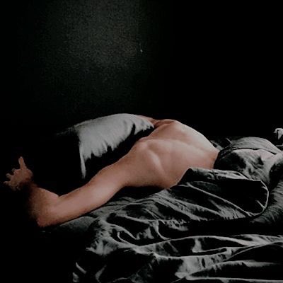 wildernesssoul's tweet photo. —— 𝐀𝐀𝐑𝐎𝐍 𝐖𝐎𝐎𝐃𝐁𝐑𝐈𝐃𝐆𝐄.

❝ If you cannot do 𝒈𝒓𝒆𝒂𝒕 𝒕𝒉𝒊𝒏𝒈𝒔, do 𝒔𝒎𝒂𝒍𝒍 𝒕𝒉𝒊𝒏𝒈𝒔 in a 𝒈𝒓𝒆𝒂𝒕 𝒘𝒂𝒚. ❞

﹆ Botanic student in Oxford.   
﹆ Owner of Maggie’s Pub.     
﹆ Chudley Cannons beater. https://t.co/CquDT1Ztwi