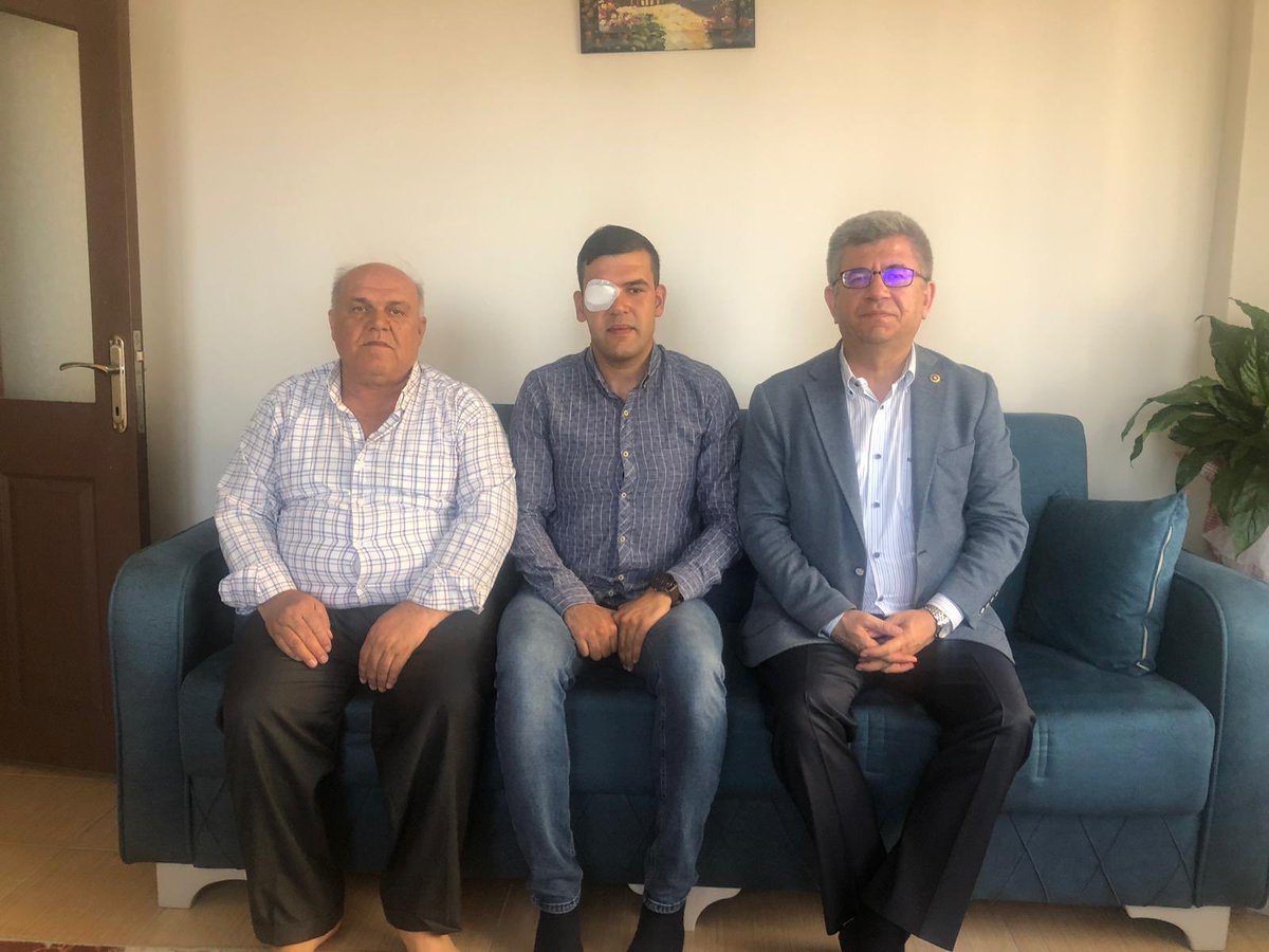 seferaycan's tweet photo. Afrin’de çatışmada gazi olan hemşerimiz uzman çavuş Burahan Yılmaz gazimizi evinde ziyaret ettik.Vatan sağolsun. Fakat,askeri sağlık hizmetleri özel bir alandır,buna önem vermek gerekir. https://t.co/qSnqNbstGP