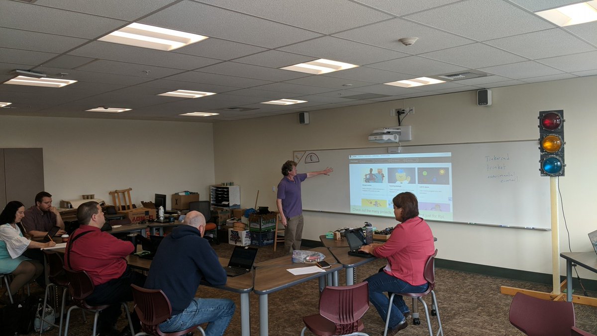 SalinasEdTech's tweet photo. Expertise in robotics, coding, physics, ceramics #suhsdtechprep presenter Bill Thompson is a true renaissance man. Pic is from his session on intro to coding and raspberry pi @SUHSDofficial https://t.co/p7ZUZJivqF