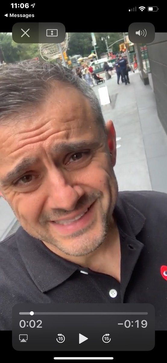 foodguystl's tweet photo. Me + @garyvee + #NewYork = #GaryVeeCoffee 🤞🤞🤞🤞 https://t.co/C3gJ8utBEt
