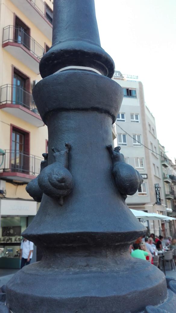 jaubargon's tweet photo. #fonts #tarragona #complexa #tarragoninament no patiu, jo tampoc m'hi havia fixat mai https://t.co/smQMxOGzwh