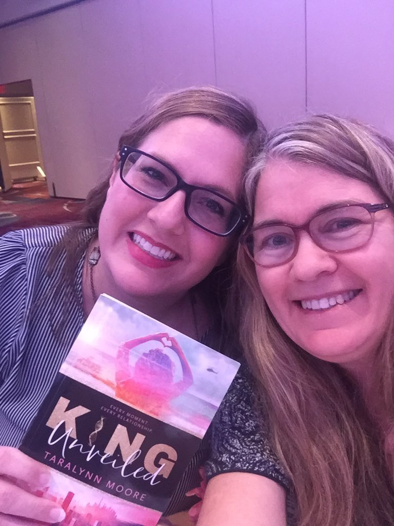 TaralynnMoore's tweet photo. It was wonderful making new writer friend @TessMackey at #dayofya! ☺️🌸

#RWA19 #KINGUnveiled #writerslife #writingcommmunity #livetolearn https://t.co/X0wKr0898k