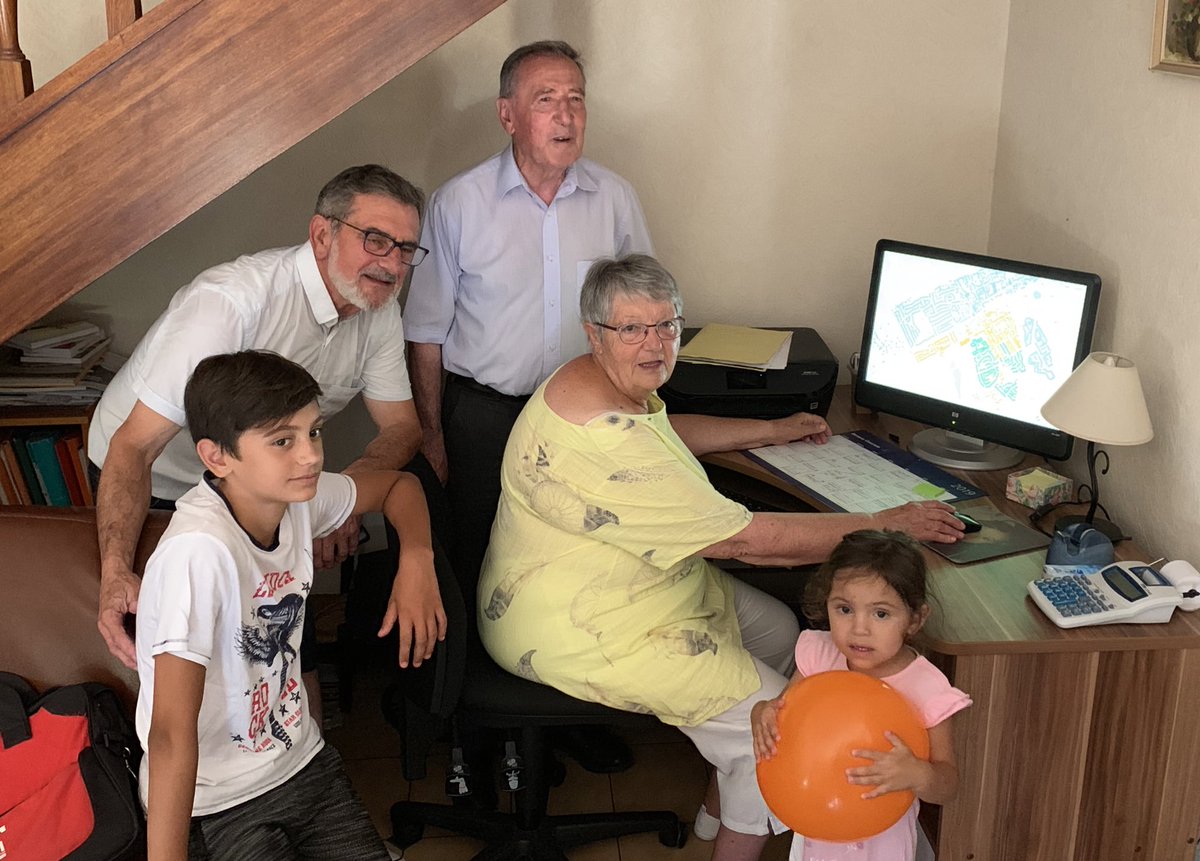 Avec les acteurs du Dpt de la <a href="/gironde/">Gironde</a> et du Maire de #Cestas, <a href="/OrangeNvAquit/">Orange Nouvelle Aquitaine</a> est fier de connecter le 1er client à la #FibreOrange sur la commune. Tous les Girondins accèderont aux offres commerciales #fibre Orange sur le réseau public <a href="/girondehautmega/">@girondehautmega</a>