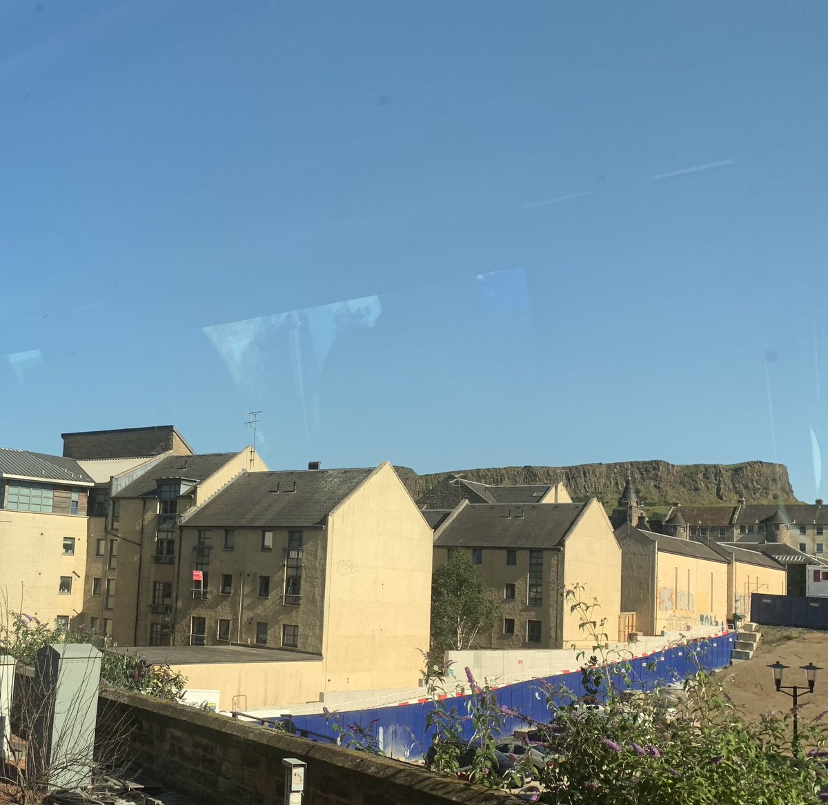 northseacrashes's tweet photo. Edinburgh Waverley #nosignage #arthursseat https://t.co/iJUQupG3Qp