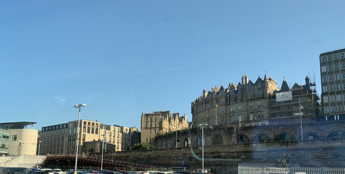 northseacrashes's tweet photo. Edinburgh Waverley #nosignage #arthursseat https://t.co/iJUQupG3Qp