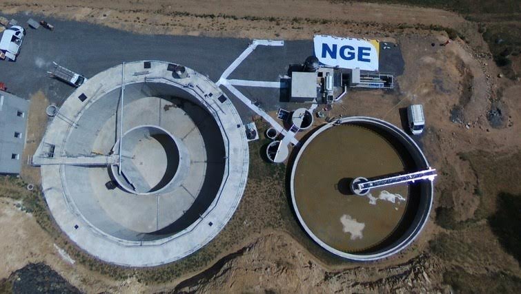 groupe_NGE's tweet photo. [NGEVuduCiel] Quand nos équipes rendent hommage au Tour de France lors de son passage à Saint-Flour 😀🚲 
#GroupeNGE #NGEBTP #NGE #LaFranceduTour #TDF2019 #TourdeFrance https://t.co/wlVAwidlWw
