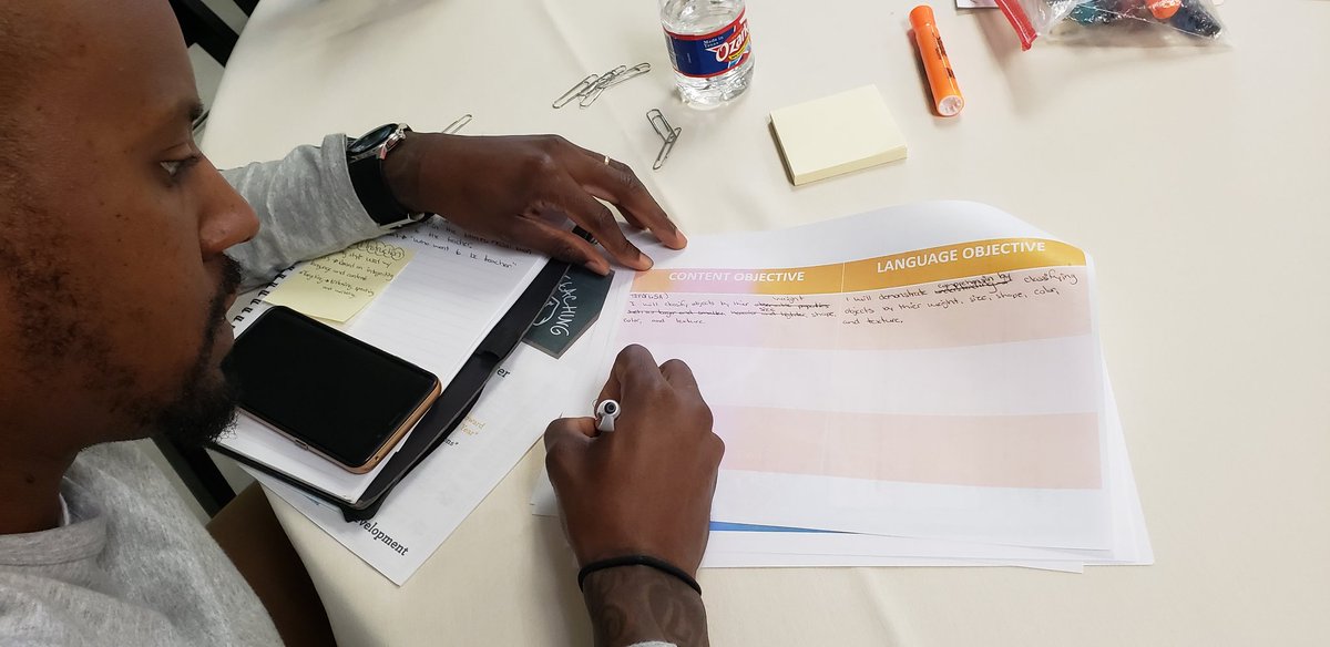 ReetaTheWriter's tweet photo. And writing Content and Language Objectives 
to support students' language development 👂🏽👄📚📝
@HISDLiteracyBy3 @milihenriquez @HISDMultiPrgms  #HISDPowerTeach https://t.co/OAShMZuO21