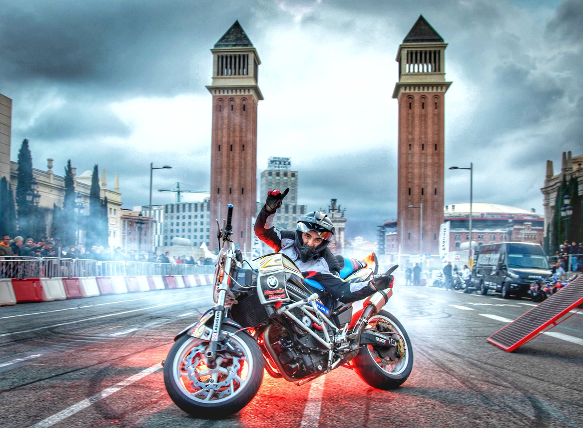 Los BMW Motorrad Days Sabiñánigo 2019 ya calientan motores y el gran Narcis Roca pondrá luz y magia a tan magnífico evento, ¿te lo vas a perder? Foto Alegre😉 #bmwmotorrad #bmwmotorradsp @narcisrocastunt #stuntshow #bmwr800r #bmwriders #makelifearide