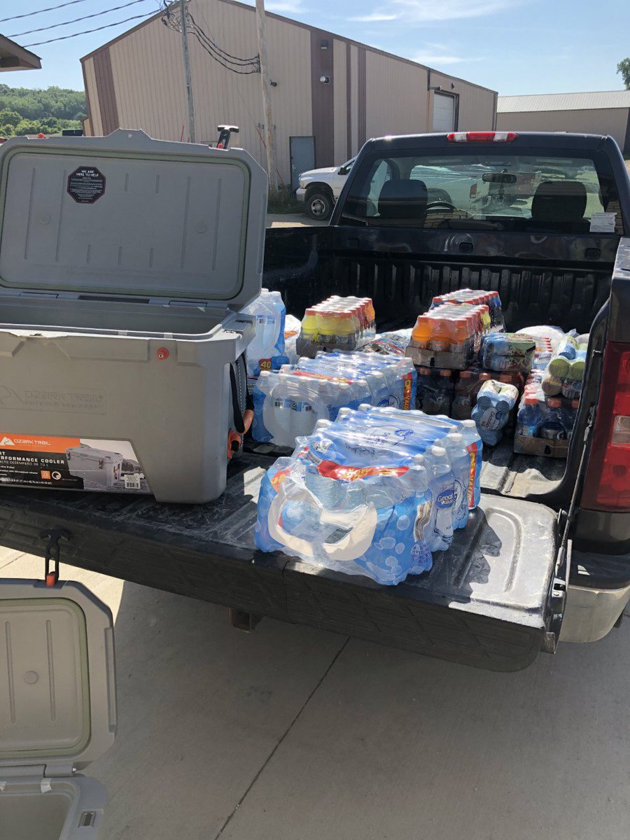 BoomerangCorp's tweet photo. With the heat last week, we set out and brought our crews lots of cold drinks and popsicles! https://t.co/KuTGu239zN