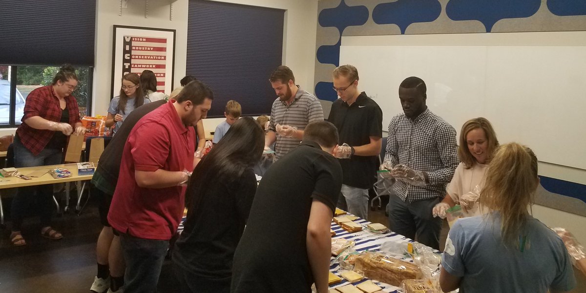 AdVicSo's tweet photo. The #SmartLunchSmartKid program ensures that #Georgia school kids still receive free or reduced-price meals when school is out for summer. The #AdVictoriam team once again recently delivered 100 lunches to kids during their summer break. #AdVic #BCorp #BCorporation #BeTheChange https://t.co/ougj3UNL8A