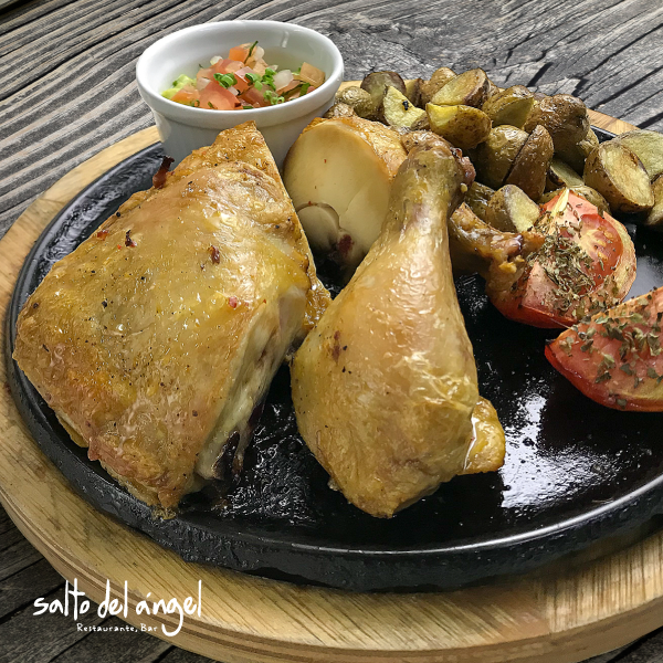 SALTODELANGEL's tweet photo. Reúne a tus compañeros de oficina porque hoy el almuerzo será en el Salto ¿Qué tal probar este delicioso pollo al horno #SaboresDelSalto Reserva al 310 785 6212 https://t.co/MWbnhHtFad