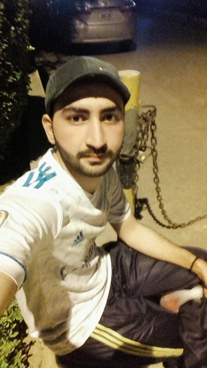 amowaiskhan's tweet photo. Can you beat me? 3km running at once?
#NightExercise🏃🍷 https://t.co/NgwqTNtae4