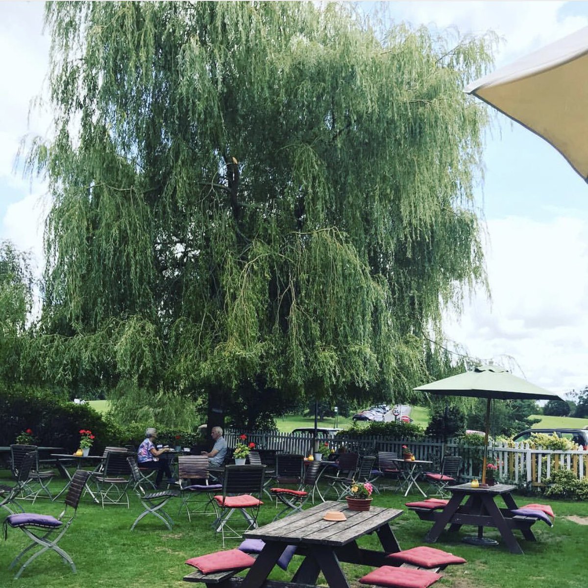 thechaserinn's tweet photo. We will be holding a end of summer garden party, with live music , bbq, gin bar,  face painting , games and lots of fun! be sure to join us at the end of August 30th-31st! #gardenparty #bbq #endofsummer #endofkidsholidays #fun #kentpubs #bbqlovers #gintent #country https://t.co/PFL9qXdnxK
