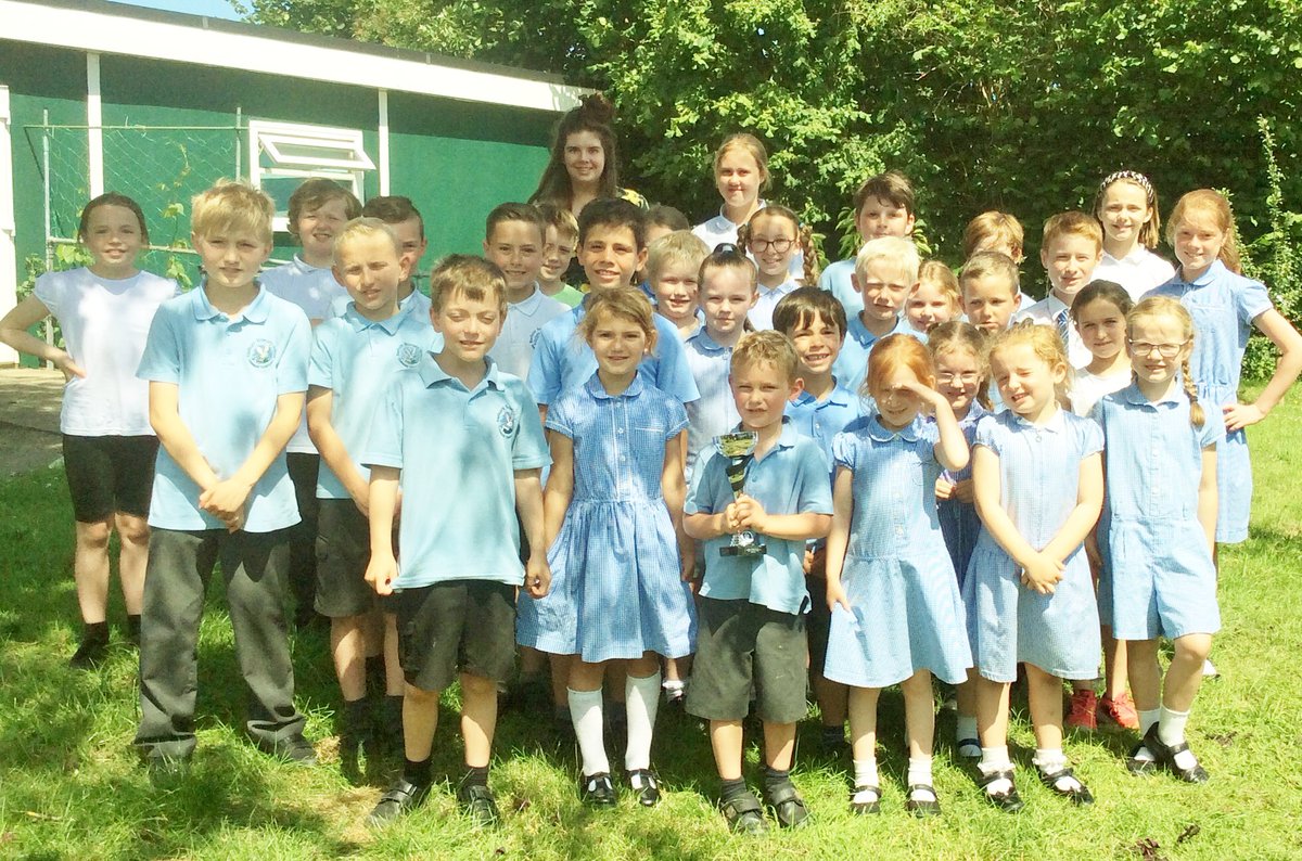 raeburnprimary's tweet photo. Raeburn’s Mini and Teeny Weeny Angels would like to thank @wirralshomeless for our trophy! We are very excited to carry on cooking for you in September! #miniangels https://t.co/ppPGcfEN5A