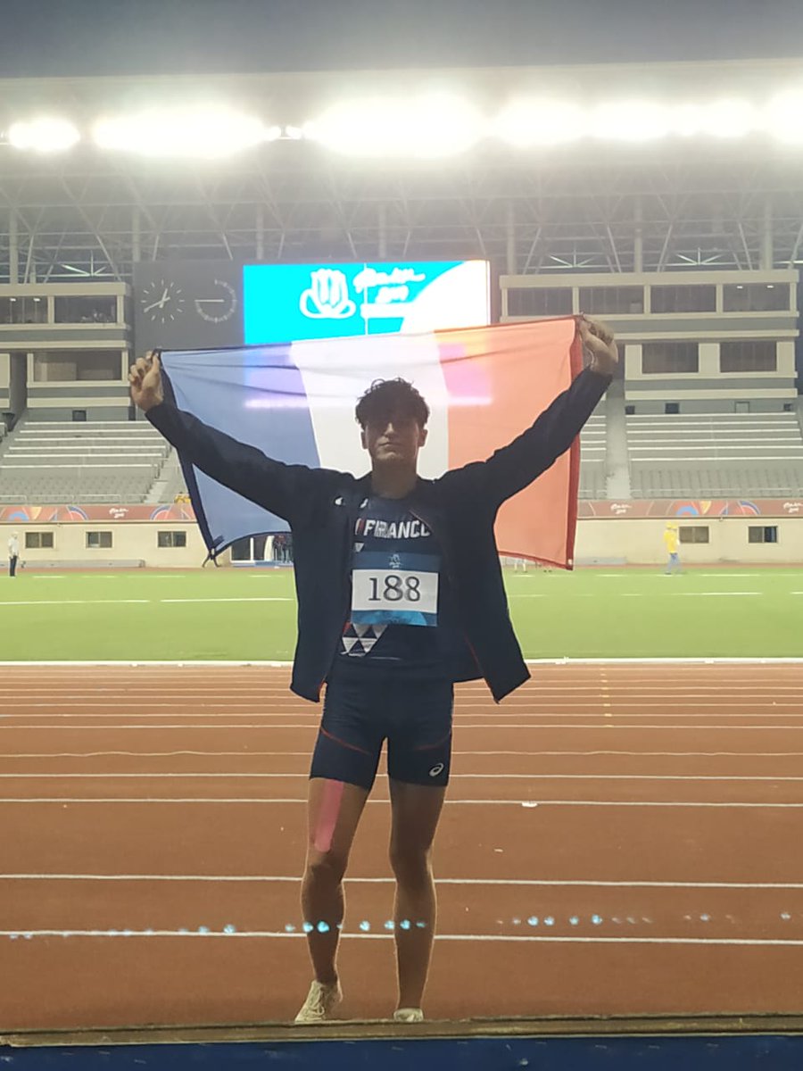 De l'argent au saut en longueur pour Alexis Duvivier avec un dernier saut à 7m29 !!! 2e médaille de la journée et 3e pour la délégation tricolore 🥈💪👊 #EspritBleu #FOJE2019 #Bakou2019 <a href="/FFAthletisme/">FFAthlétisme</a>