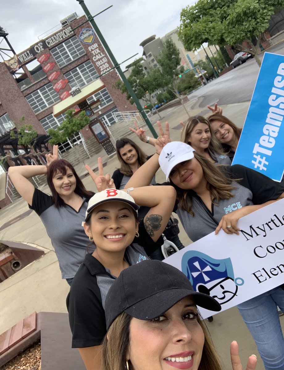 MNatera_MCE's tweet image. Team building hunt / ¡Fortalizando nuestro equipo! #TeamSISD #Learningtakesflight @MCooper_ES