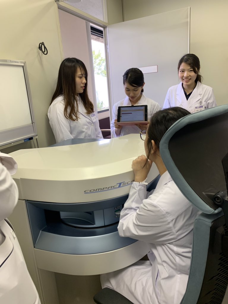 amsaphil's tweet photo. AMSEP JAPAN 2019

Delegates try the "CompacTScan", a hand MRI scanner, that is used for assessment of joint inflammation and bone disorders.

#AMSAmazingAMSEP
#AMSEPJPxPH2019
#OneAMSA https://t.co/w8jFhTXPuv